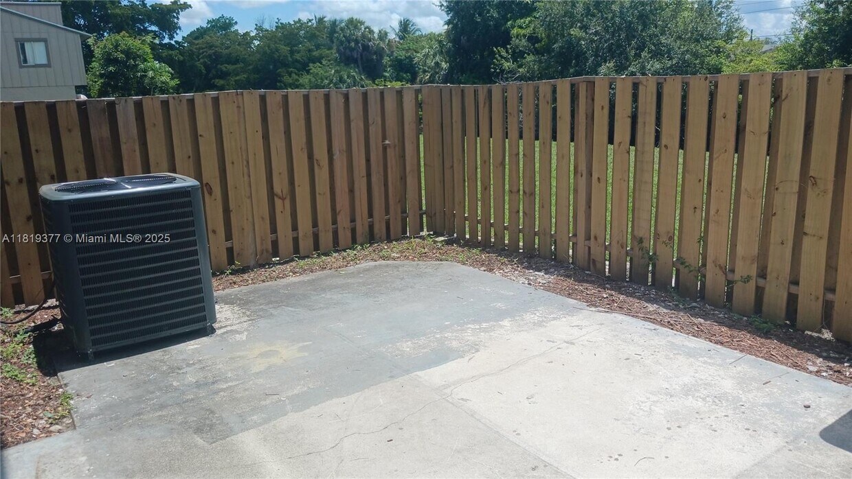 Foto principal - 2217 NW 59th Ave