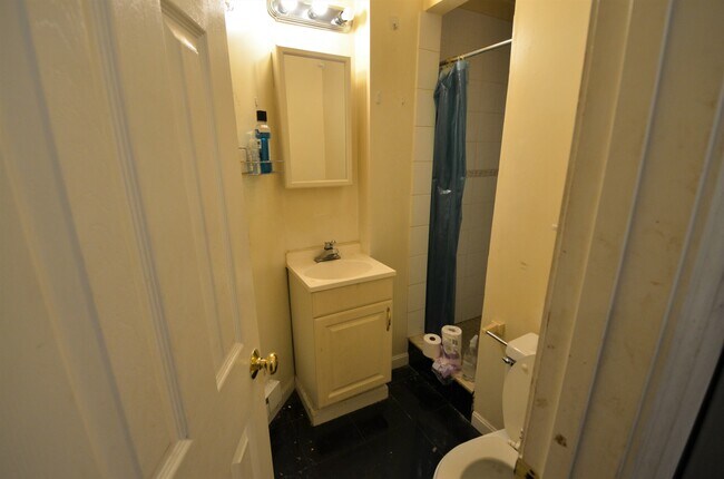 Foto del edificio - 70 Westland Ave