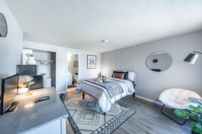 Building Photo - Elevation at the U