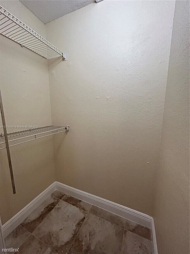 Building Photo - 1 br, 1 bath House - 10501 SW 155th Ct Apt...