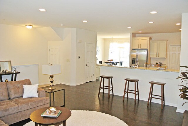 Building Photo - 124 Waterbury Cir