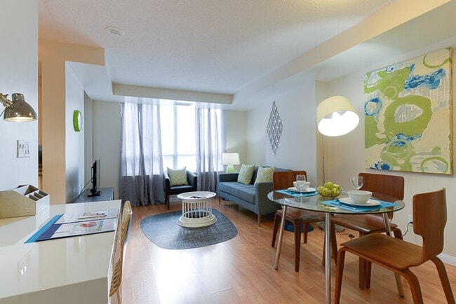 Photo du bâtiment - 224 Richmond St W