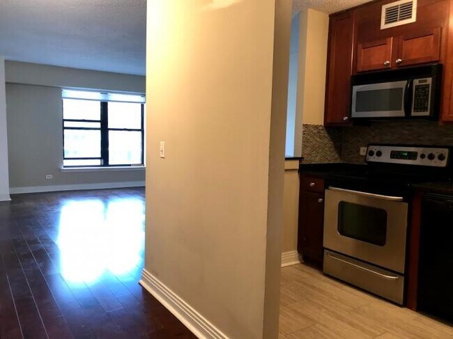 Foto del edificio - 2 bedroom in Chicago IL 60614