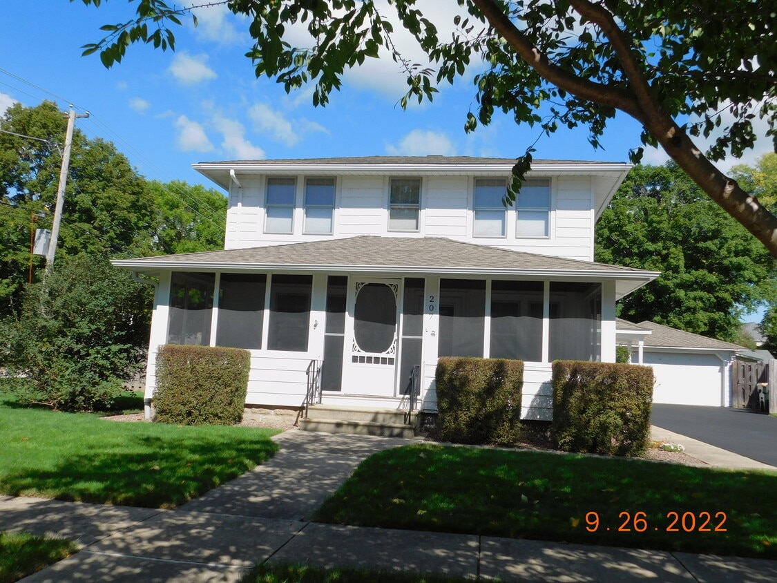 207 W Main St, Yorkville, IL 60560 House Rental in Yorkville, IL