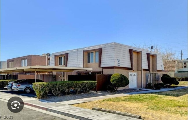 Building Photo - 3441 Villa Knolls S Dr
