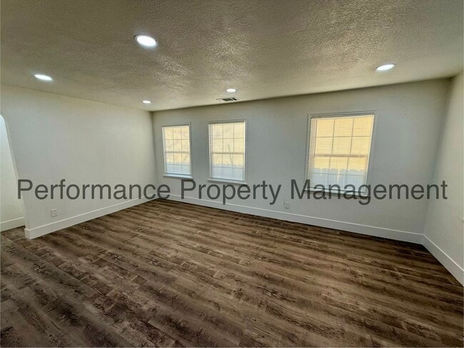 Building Photo - Charming 3 Bed/2 Bath N Bakersfield Home w/ $0 Deposit Option