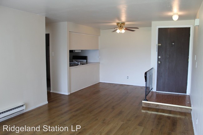 Building Photo - 10370 S Ridgeland Ave