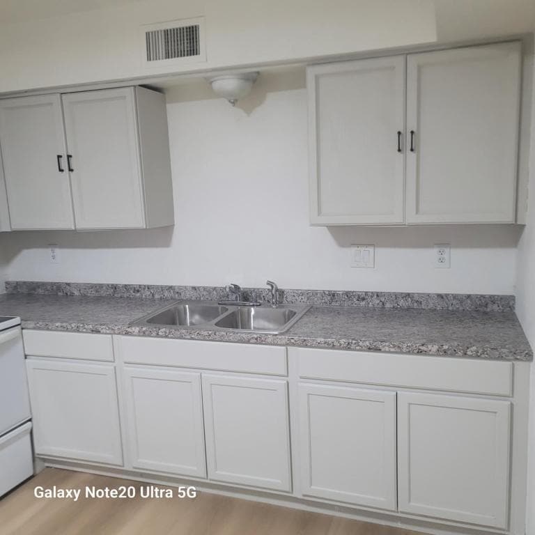 Foto principal - 9221 W Gary Rd