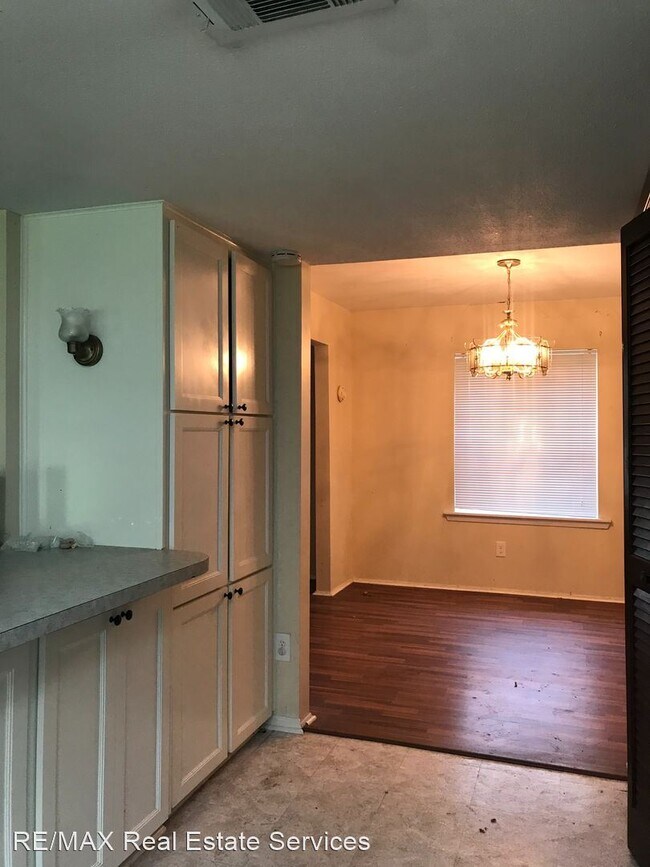 Building Photo - 3 br, 2 bath House - 11101 Parkside