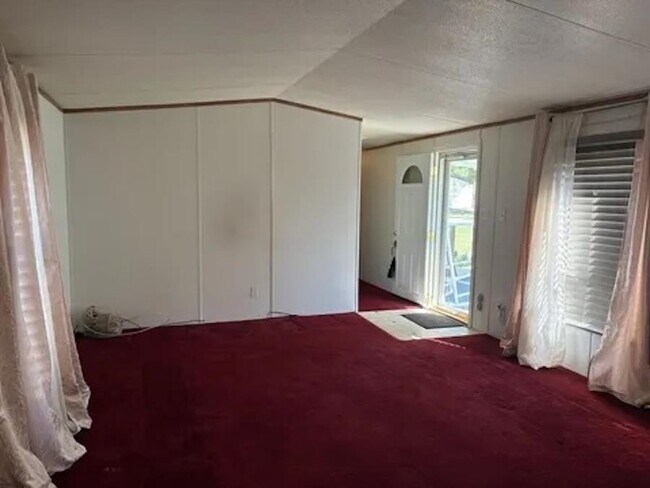 Foto del edificio - 107 Nelson Rd