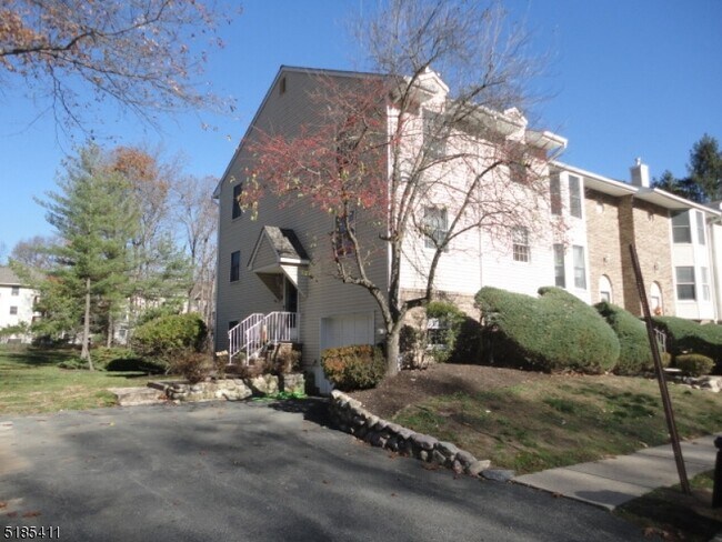Foto del edificio - 24 Brookstone Cir