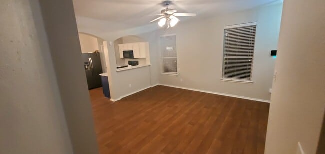 Foto del edificio - 2241 Stonebrook Ln
