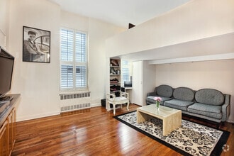 Building Photo - 151 E 20th St