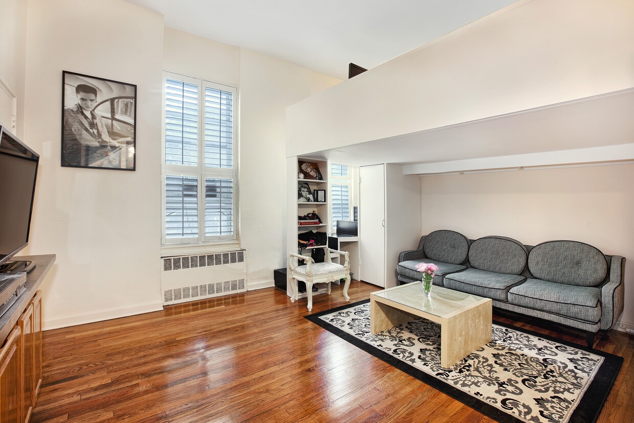 Primary Photo - 151 E 20th St