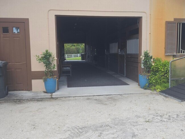Foto del edificio - 14127 Equestrian Way