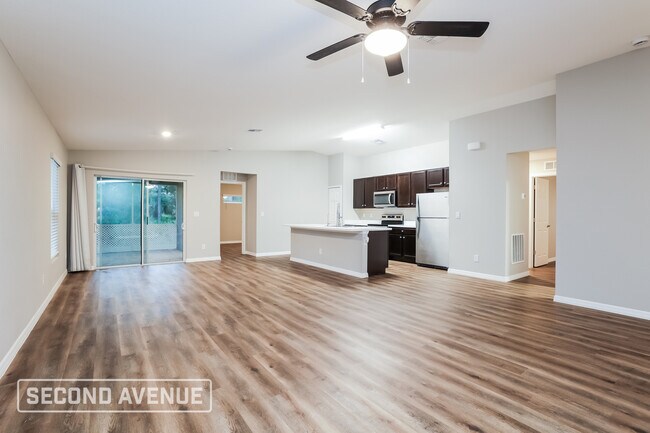 Foto del edificio - 14103 Hughes Ave