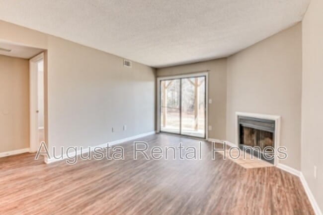 Building Photo - 2822 Thomas Ln