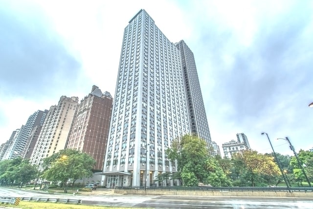 Building Photo - 1550 N Lake Shore Dr
