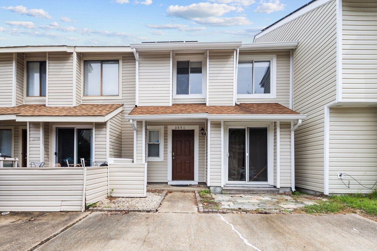 Foto principal - 3851 Chimney Creek Dr