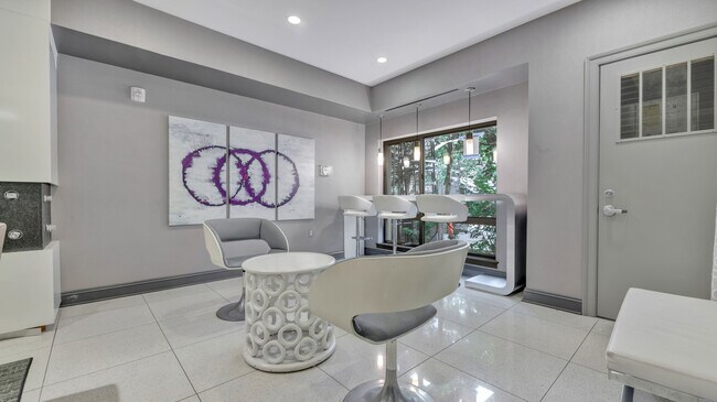 Foto del edificio - 8005 13th St