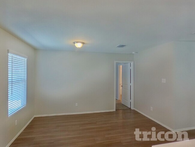 Building Photo - 5205 Longshadow Dr