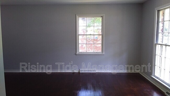 Foto del edificio - 825 Sherwood Forest Dr
