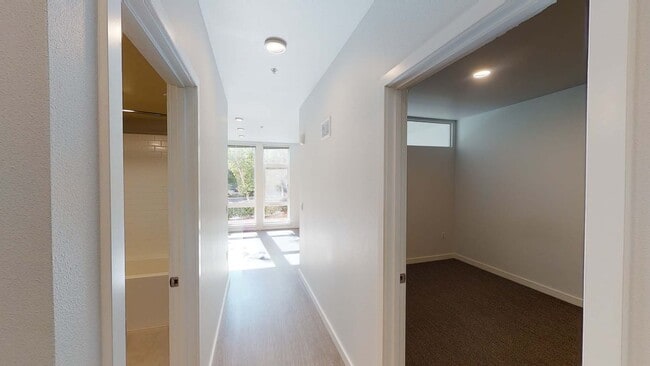 Interior Photo - CityLine