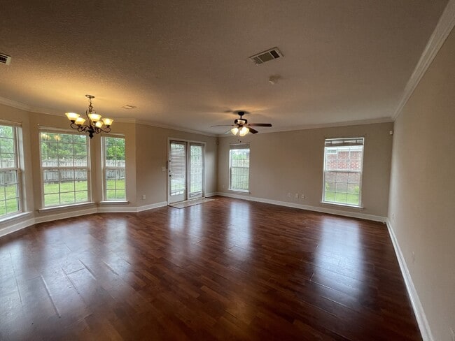 Building Photo - House for Rent