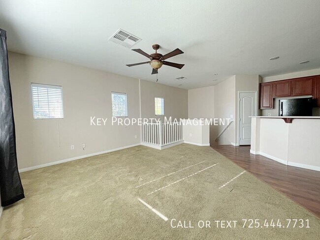 Building Photo - 2 BED 2 BATH TOWNHOME IN THE NORTHWEST