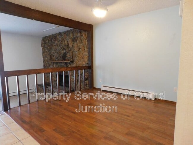 Foto del edificio - 2422 1/2 Hidden Valley Drive