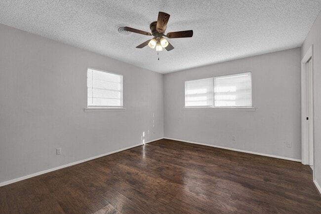 Building Photo - 3407 Janet Dr