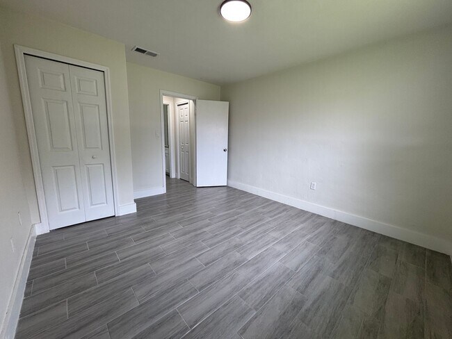 Building Photo - 579/581 WOOD AVE