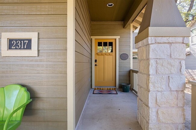 Foto del edificio - 2317 Amur Dr