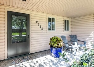 Building Photo - 2125 Shady Ln