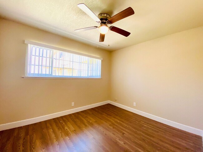 Building Photo - $1,650 Peach and Shaw, Charming 2 Bedroom ...