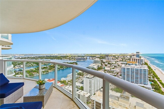 Foto del edificio - 6365 Collins Ave