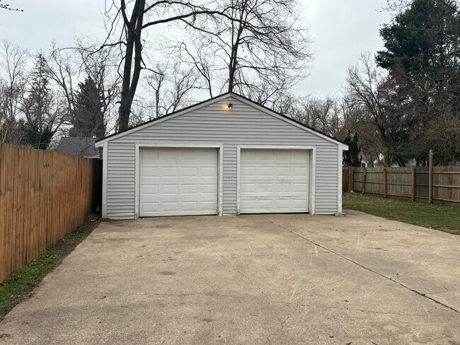 Building Photo - 2226 Stevens Ave