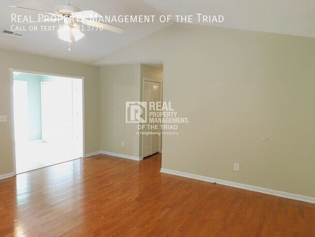 Building Photo - Beautiful 3 Bedroom/2 Bath Home in Greensb...