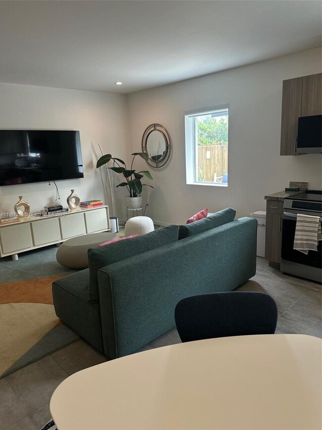 Building Photo - 165 NW 39th St