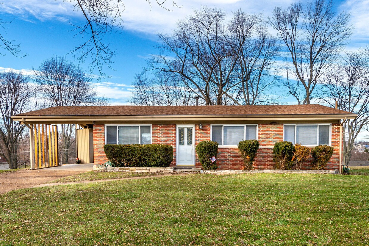 9579 Indian Meadows Dr, Olivette, MO 63132 House for Rent in Olivette