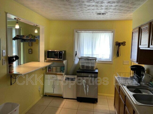 Building Photo - 8523 Sunlight Dr