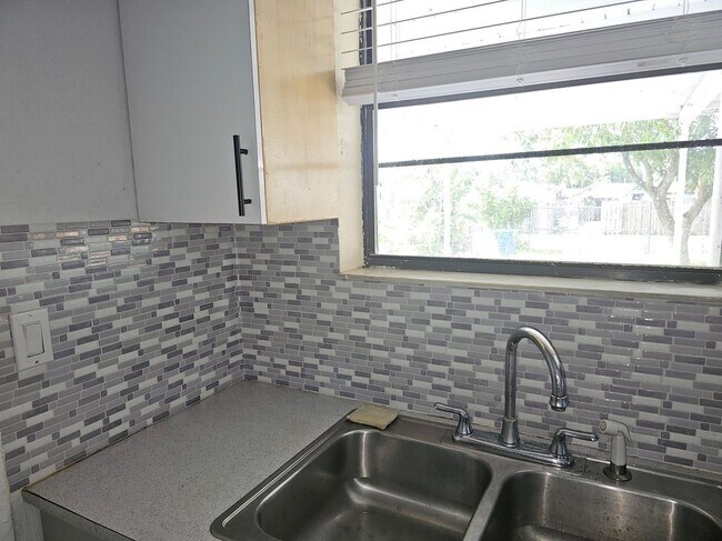 Foto del edificio - 2431 Liberty St