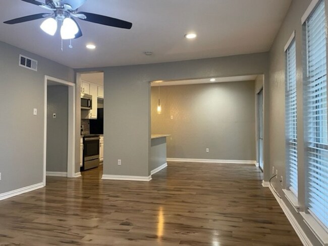 Foto del edificio - 5836 Sandhurst Ln