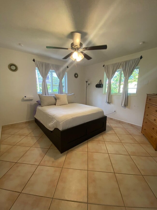 Dormitorio - 225 South Dr