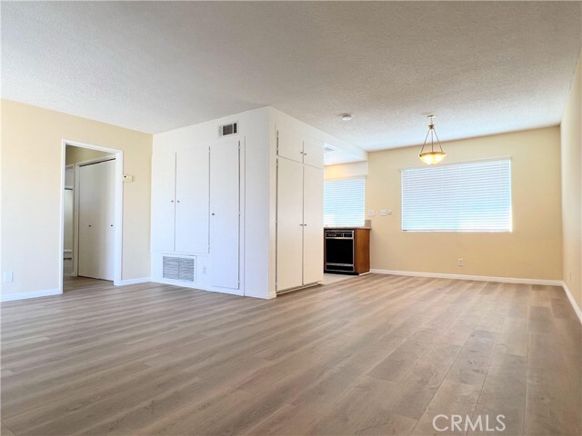 Building Photo - 823 S Chapel Ave