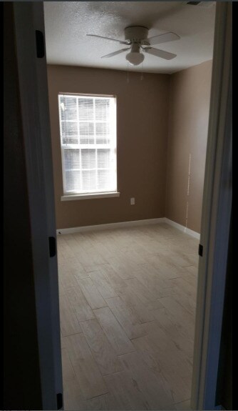 Foto del edificio - 943 Valley Rd