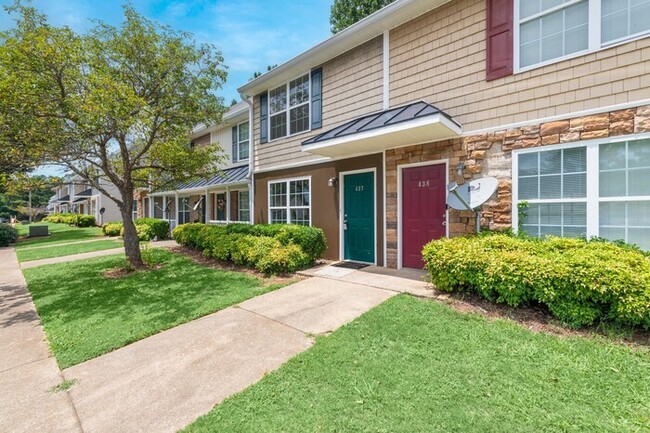 Building Photo - Great Dallas townhome!