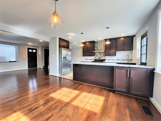 Foto del edificio - When you want the best! 3BR/2BA Rowhome in...