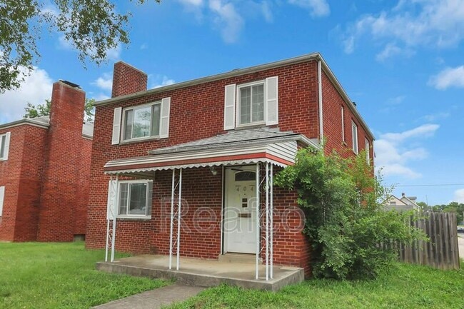 Building Photo - 404 S Chase Ave