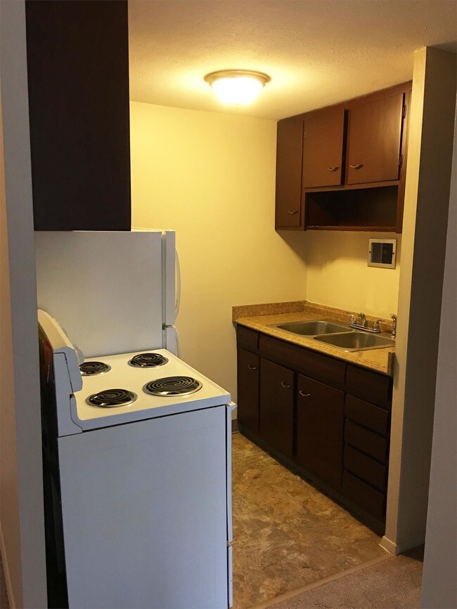 1380 Clarence Ave Unit 12 Lakewood Oh 44107 Apartment For Building Photo 1380 Clarence Ave